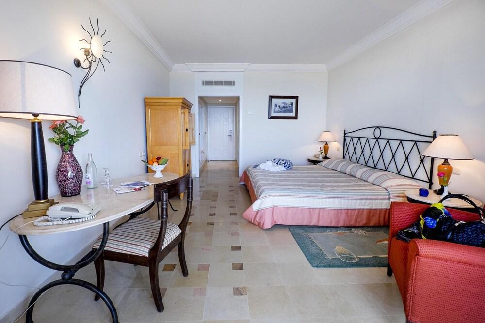 Hotel Medina Solaria And Thalasso 5*